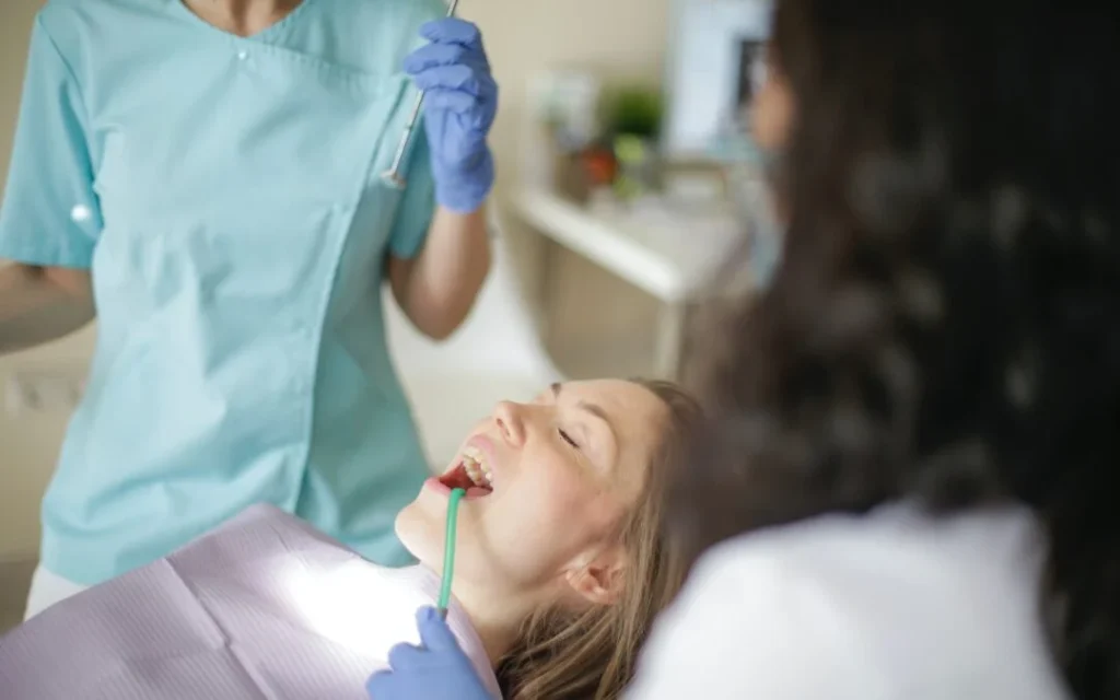 How Dentists Spot Cracks Hertford